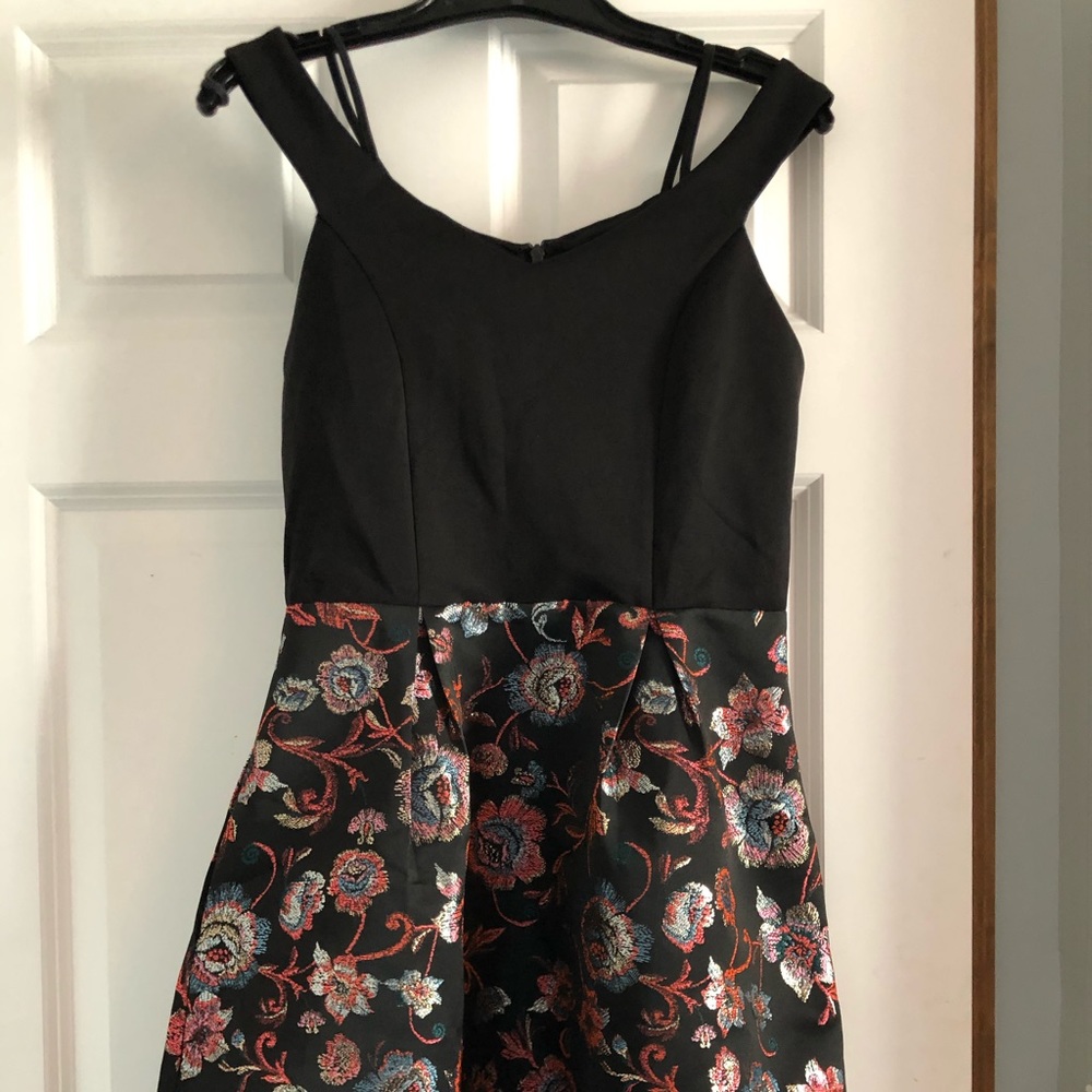 Beautiful dress with pockets. NWT